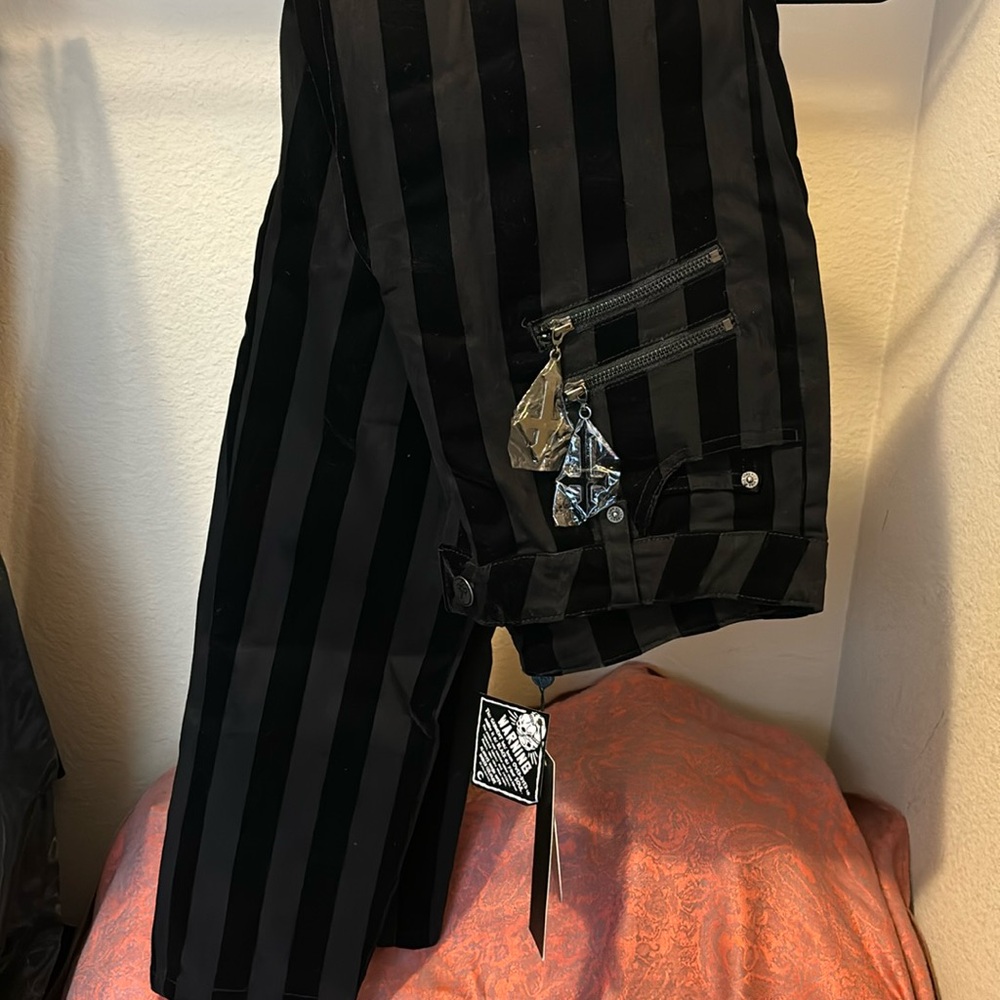 Large. Never worn kill star jeans.